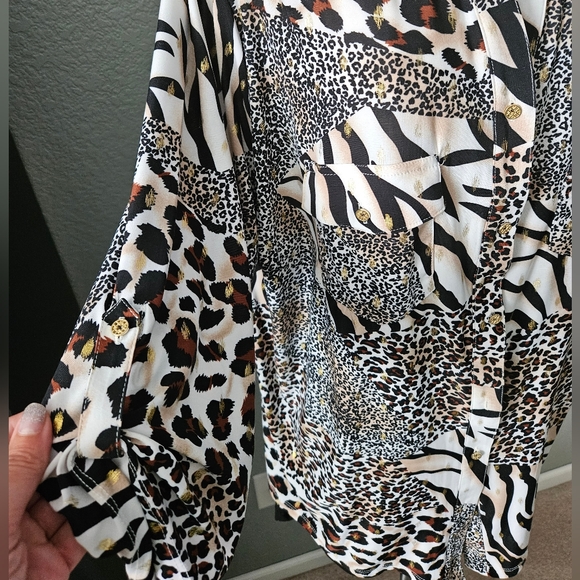 Animal Print Blouse Plus Size - Picture 3 of 8